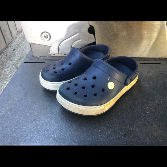crocs boys water shoes